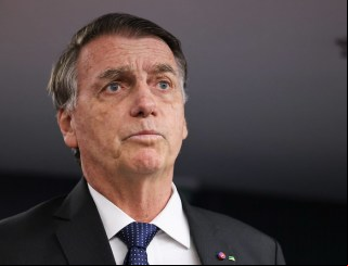 Bolsonaro chama de malucos os que pedem intervenção militar