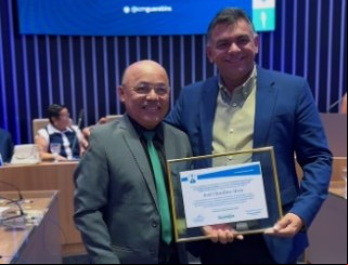 Vereador Vando do Mutirão presta homenagem ao empresário Deda Claudino na Câmara de Guarabira