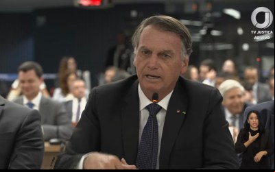 Fico até arrepiado quando se fala que 8/1 foi um golpe, diz Bolsonaro